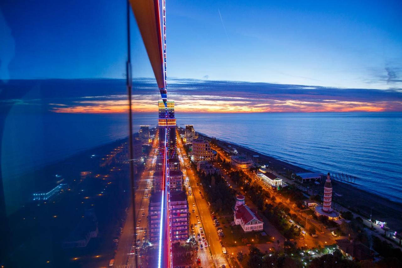 Orbi City Luxury Suite Batumi Bagian luar foto