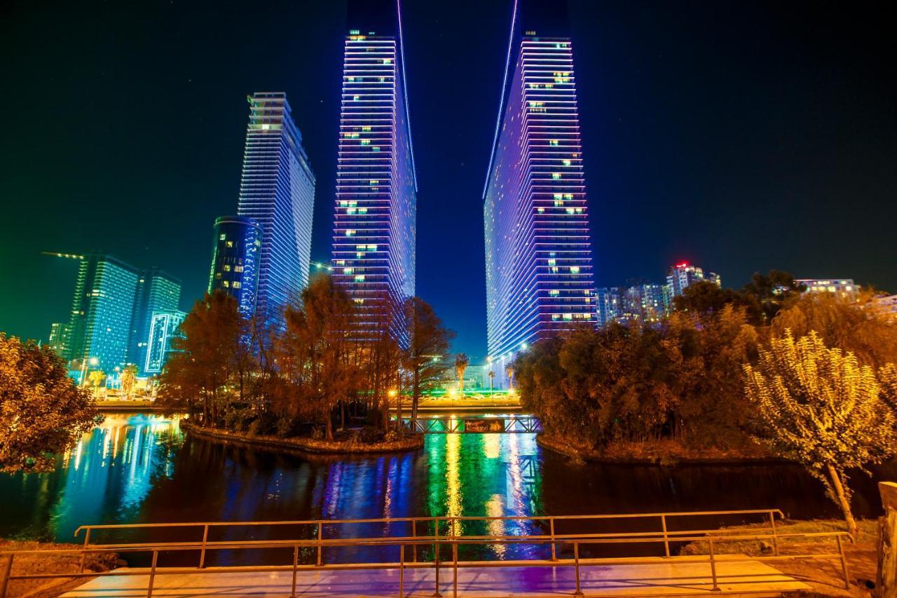 Orbi City Luxury Suite Batumi Bagian luar foto