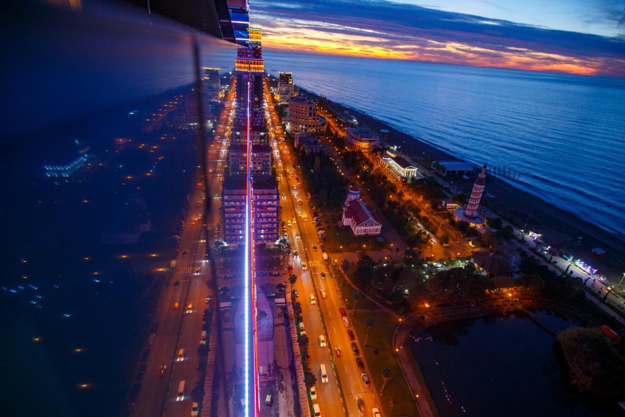 Orbi City Luxury Suite Batumi Bagian luar foto