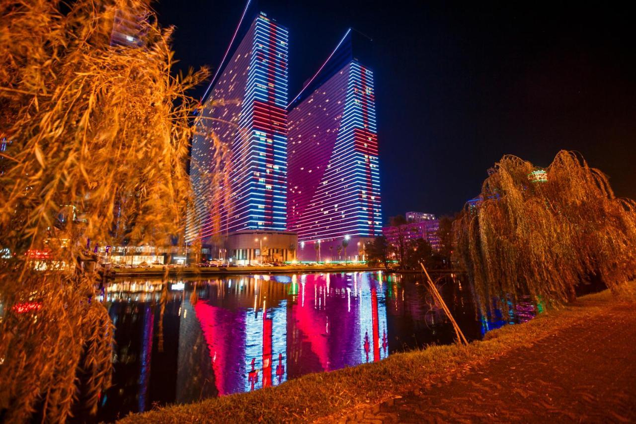 Orbi City Luxury Suite Batumi Bagian luar foto