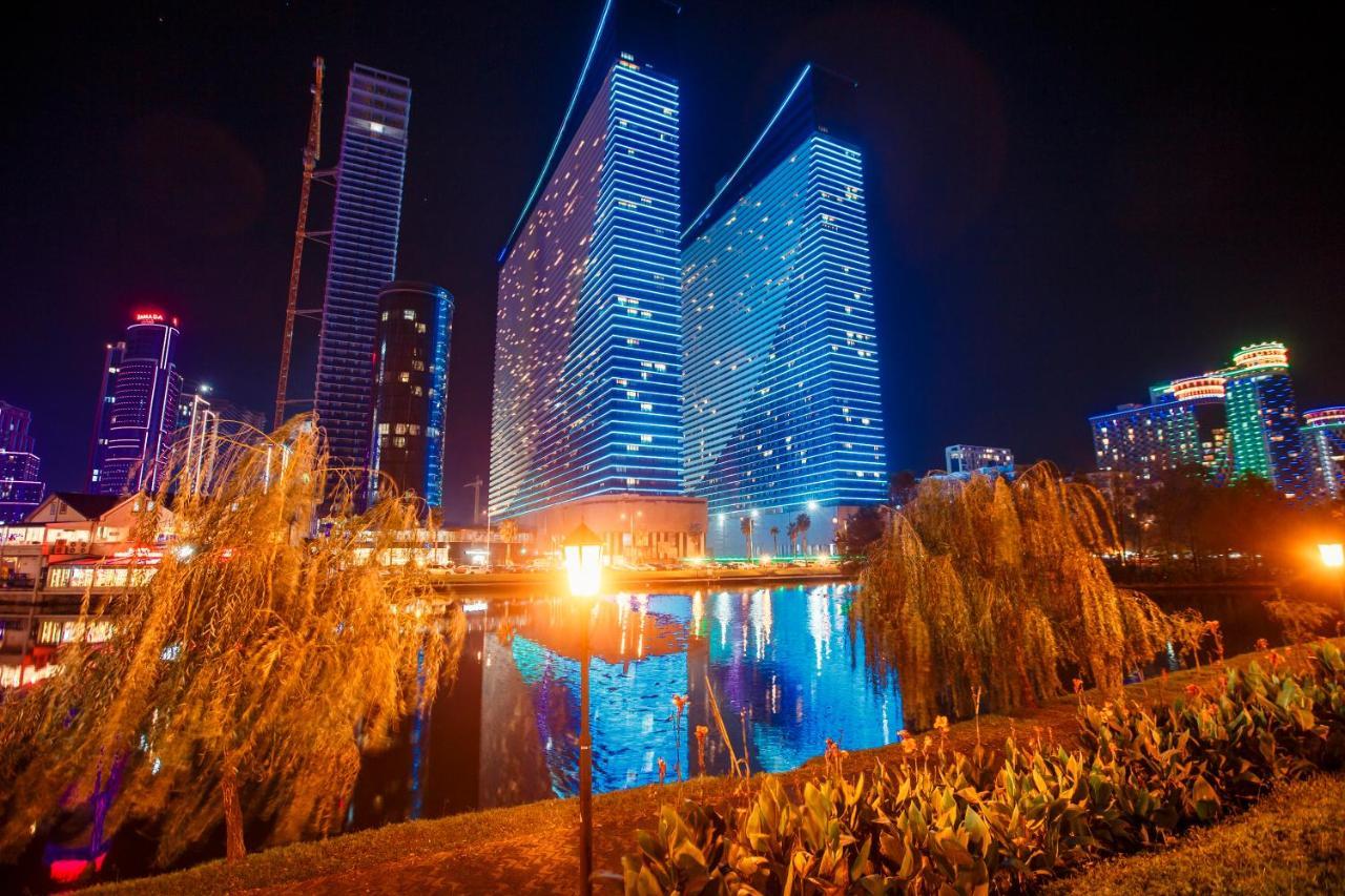 Orbi City Luxury Suite Batumi Bagian luar foto