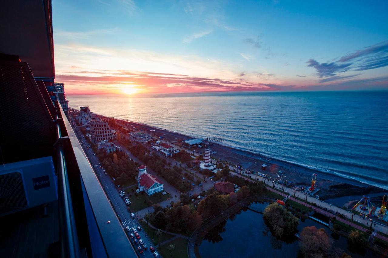 Orbi City Luxury Suite Batumi Bagian luar foto